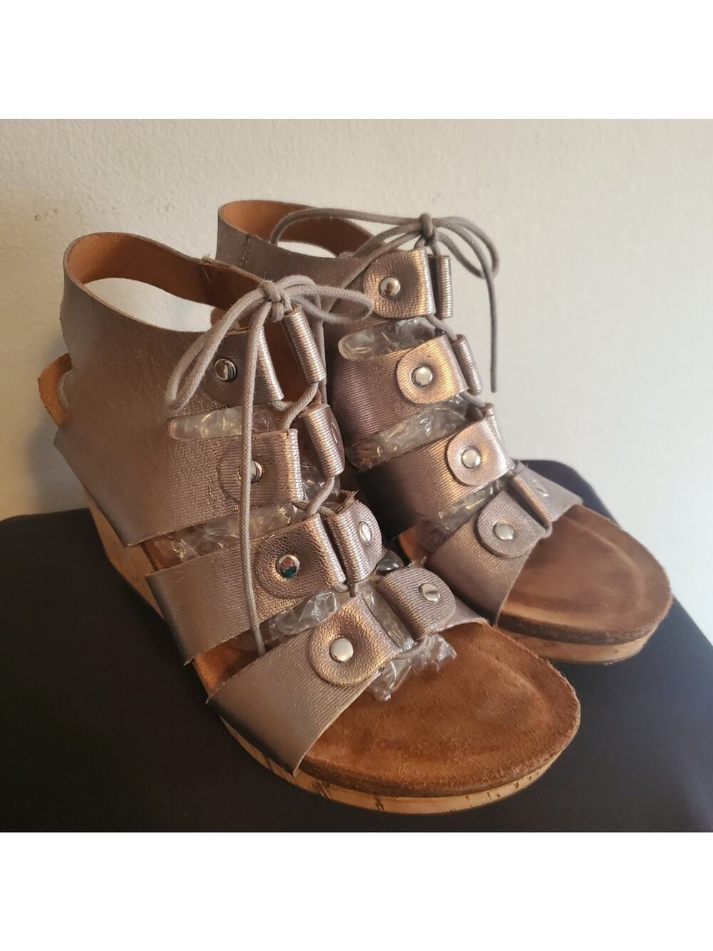 SOFFT Woman's cork wedge strappy sandal Silver Metallic sz. 9M